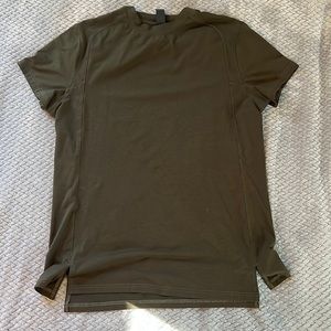 Alphalete premium stepped hem shirt